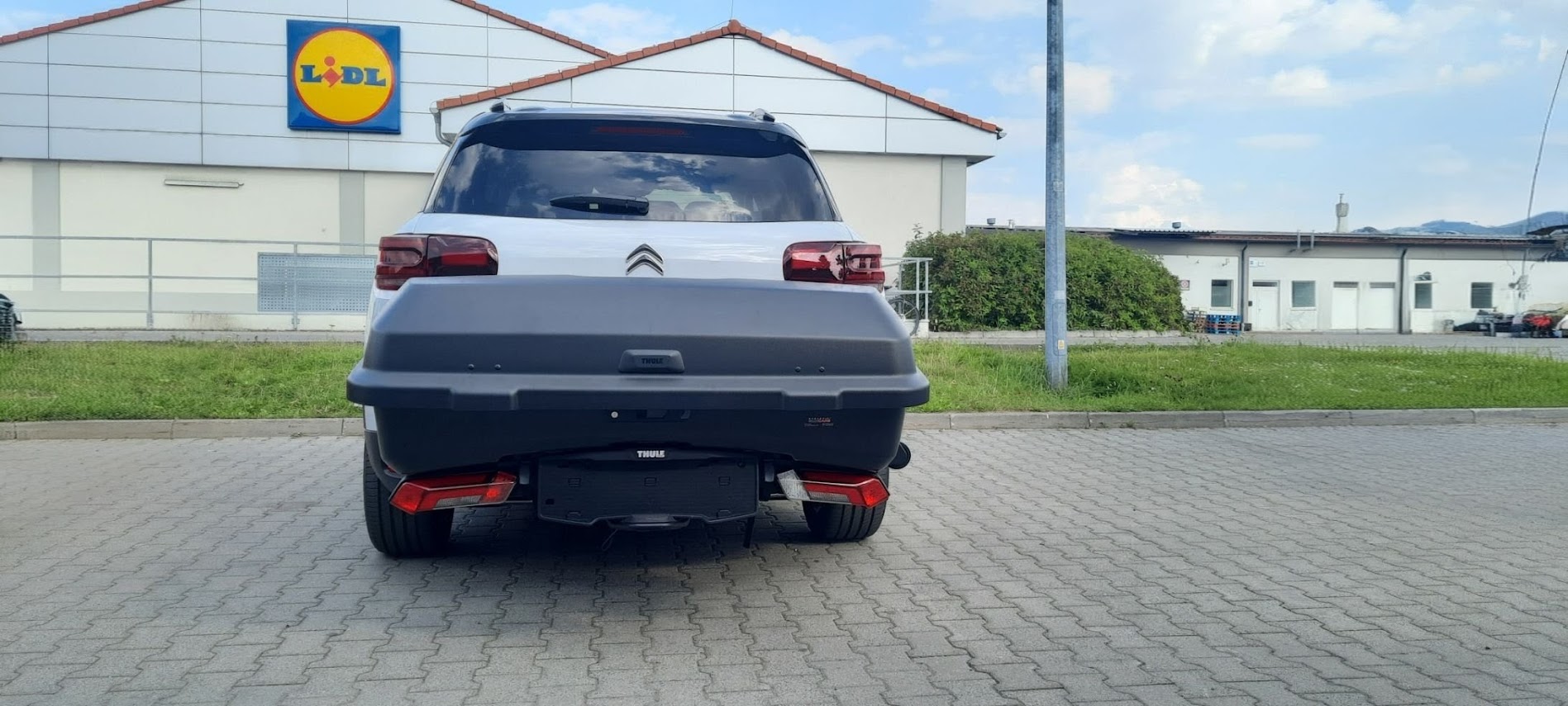 Citroen C5 Aircross z relingami Thule Santu Thule Epos 2 Citroen C5 Aircross z relingami Thule Santu Thule Epos 2